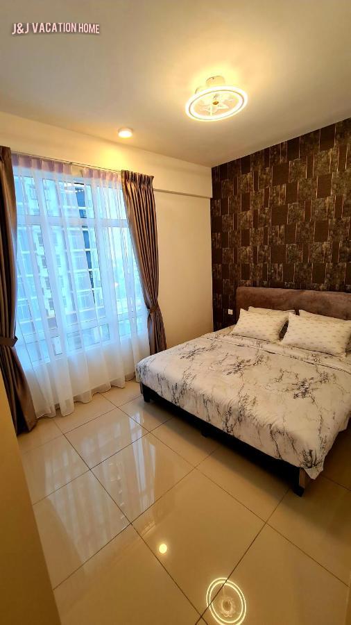 J&J Vacation Home@Novo8 Residence Kampong Tambak Exterior foto