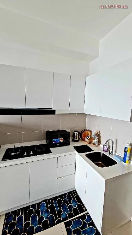 J&J Vacation Home@Novo8 Residence Kampong Tambak Exterior foto